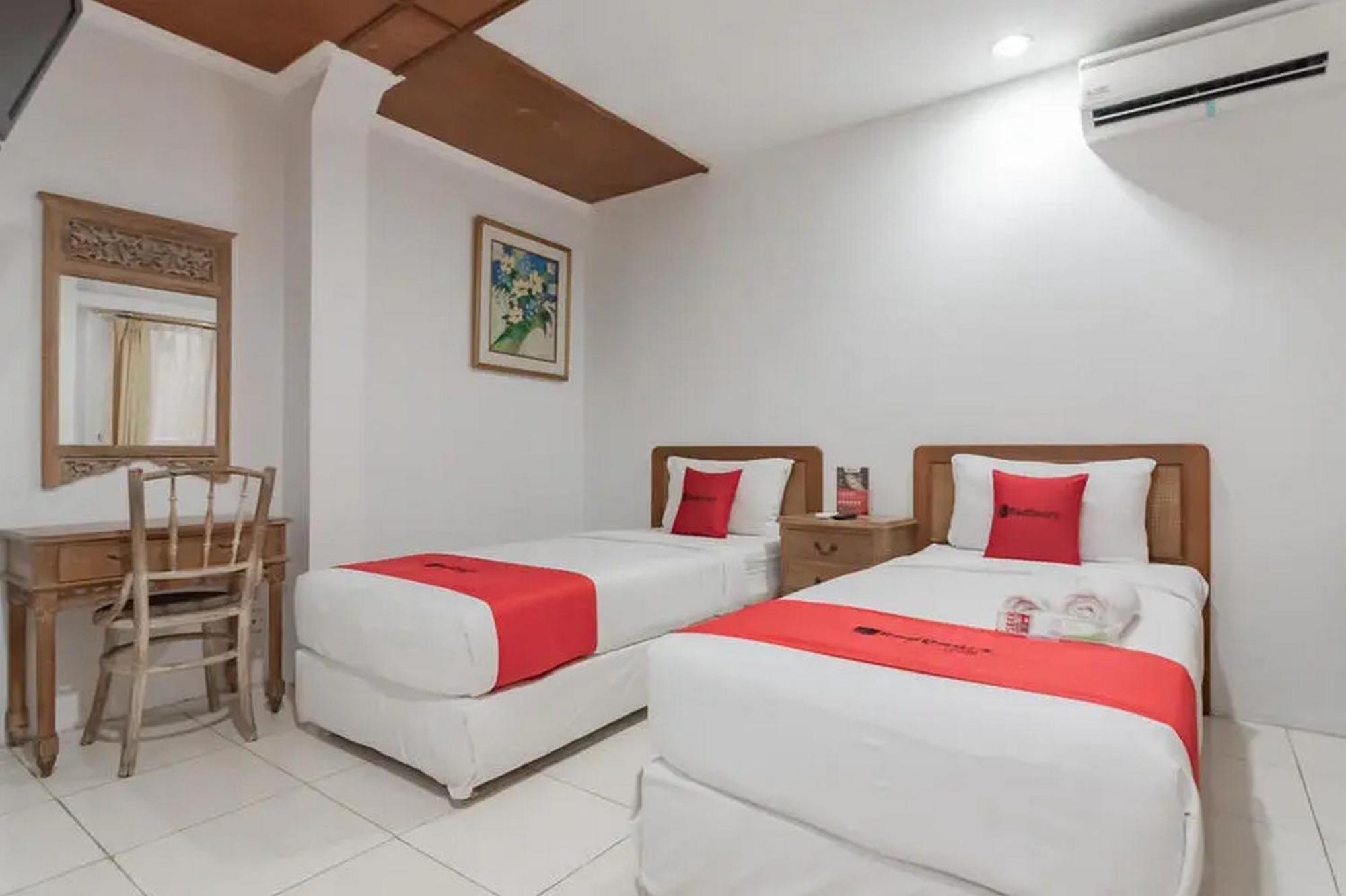 Reddoorz At Arwiga Hotel Near Rs Hasan Sadikin Bandung Exterior foto